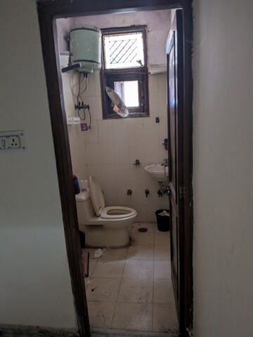 Master Bedroom in 2.5 BHK Builder Floor at Nirman Vihar – for Rent