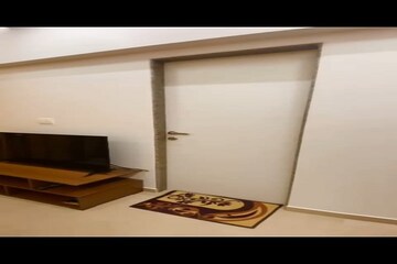 Room in 3 BHK Apartment at Kanakia Silicon Valley, Powai – for Rent