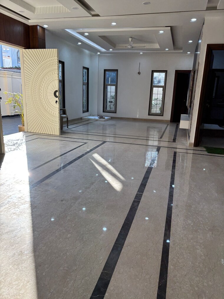 undefined, chattarpur 6 Bedroom 4500 Sq.Ft. Villa In Chattarpur Delhi 9054057