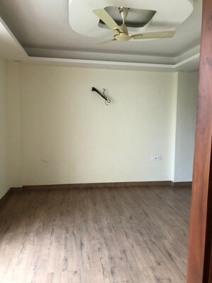 Room in 2 BHK Apartment at Gaur City 2 - 11th Avenue, Sector 16c Greater Noida – for Sale