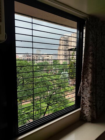 Room in 2 BHK Apartment at Deep Apartment Andheri, Andheri West – for Rent