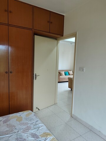 Room in 2 BHK Apartment at Deep Apartment Andheri, Andheri West – for Rent