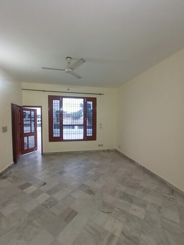 Room in 2 BHK Independent House at Sector 4 – for Rent