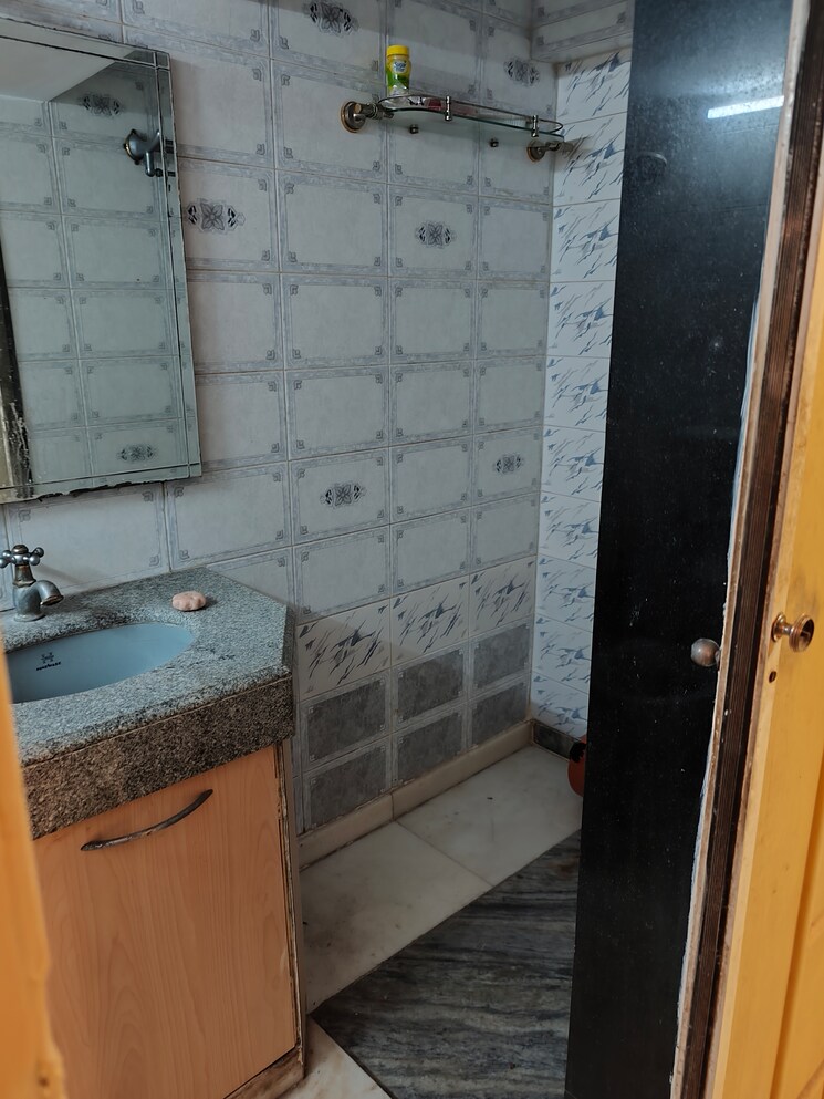 Bathroom, sanskar-chs-andheri 2 Bedroom 950 Sq.Ft. Apartment In Andheri West Mumbai 9054140