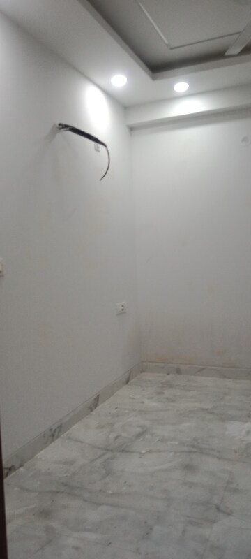Room in 2 BHK Builder Floor at Saket – for Rent