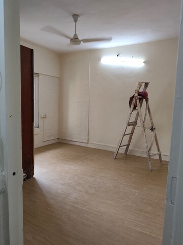 Room in 2 BHK Apartment at Utsav CHS Andheri, Andheri West – for Rent