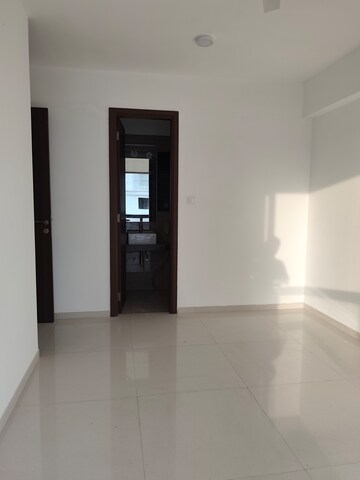 Room in 2 BHK Apartment at Sunteck Avenue 2, Goregaon West – for Rent