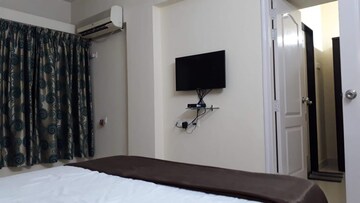 Room in 3 BHK Apartment at Amanora Aspire Towerss, Hadapsar – for Rent