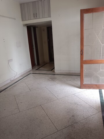 Room in 3.5 BHK Apartment at Shakti Kunj Apartment, Sector 62 – for Rent