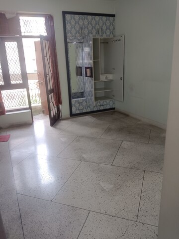 Room in 3.5 BHK Apartment at Shakti Kunj Apartment, Sector 62 – for Rent