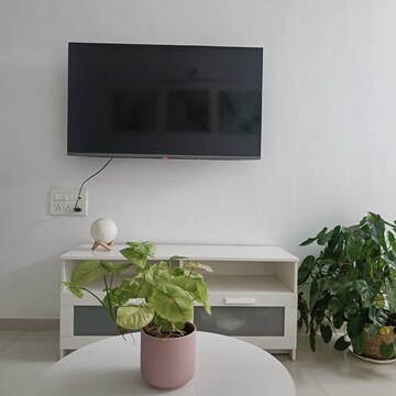 Furnished Amenities in 2 BHK Apartment at Andheri West – for Rent