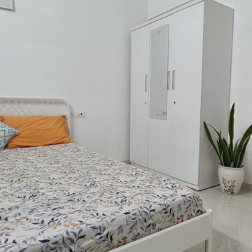 Bedroom in 2 BHK Apartment at Andheri West – for Rent