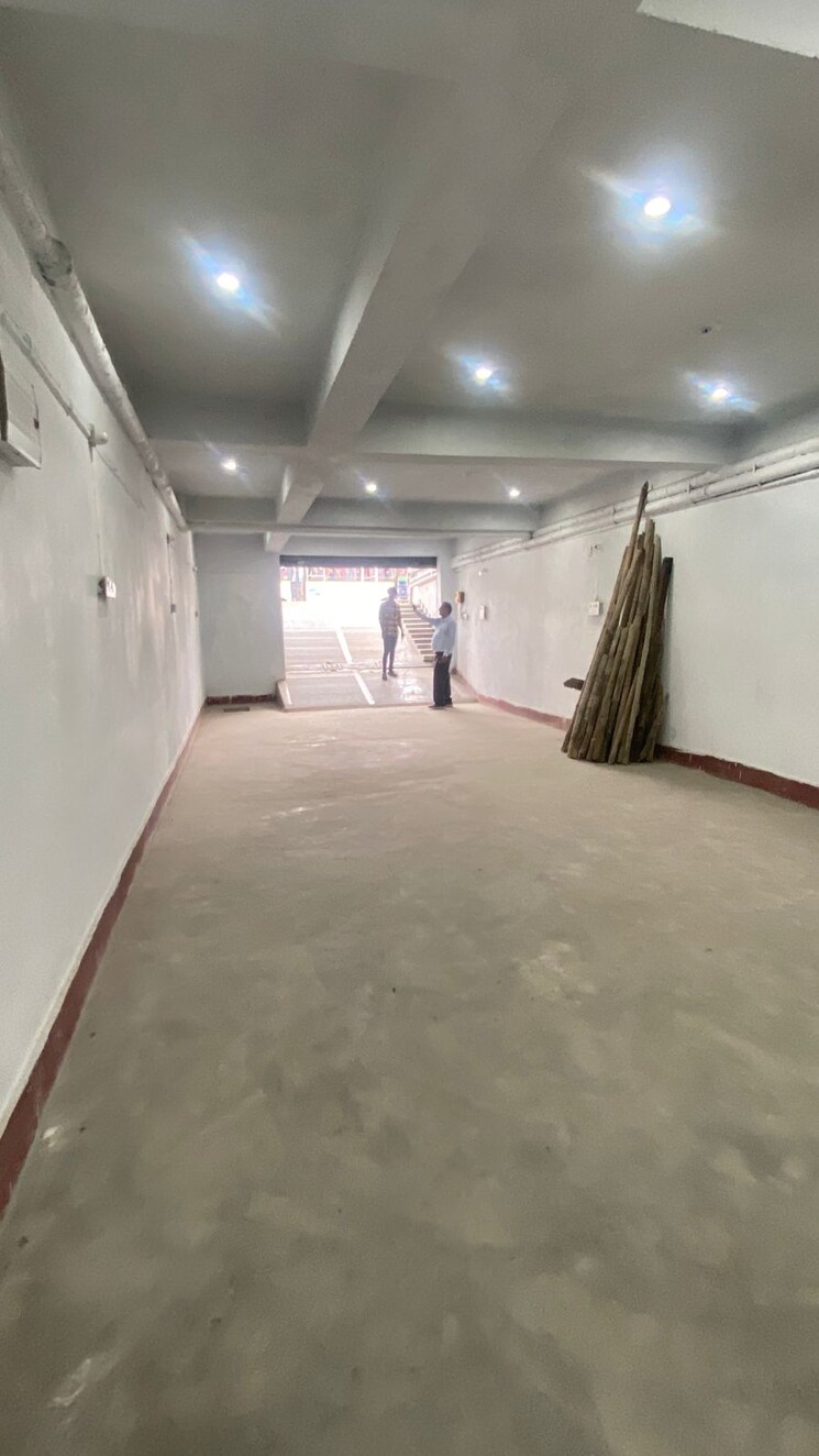 Room, bairiya Commercial Showroom 3300 Sq.Ft. In Bairiya Muzaffarpur 9054268