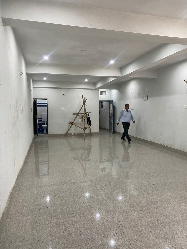Room, bairiya Commercial Showroom 3300 Sq.Ft. In Bairiya Muzaffarpur 9054268