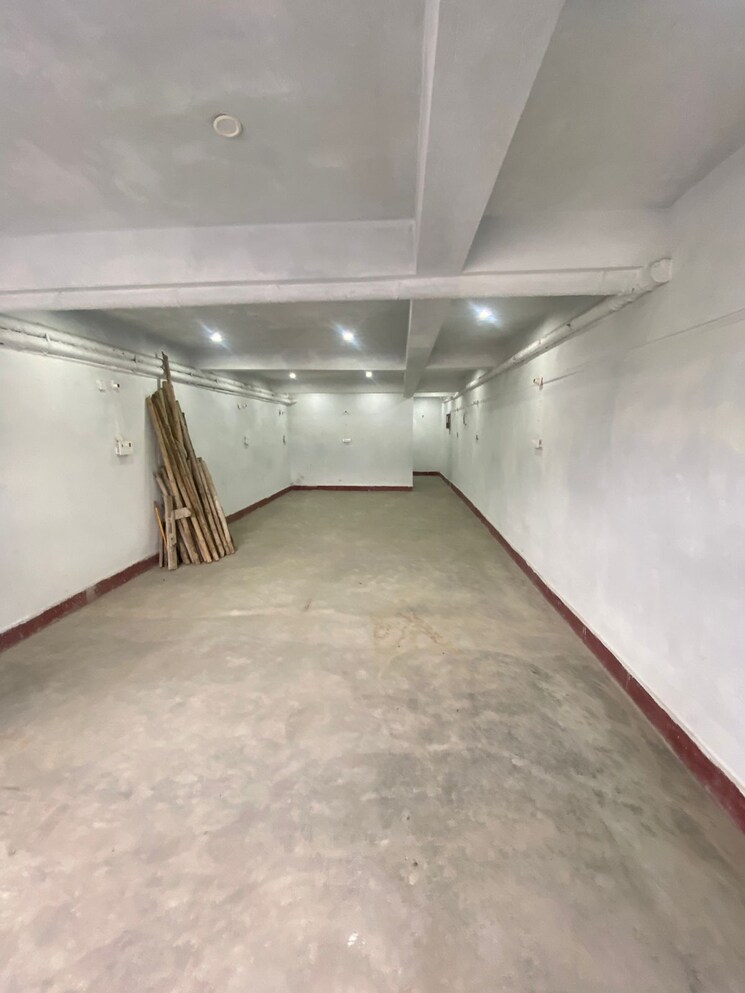 Room, bairiya Commercial Showroom 3300 Sq.Ft. In Bairiya Muzaffarpur 9054268