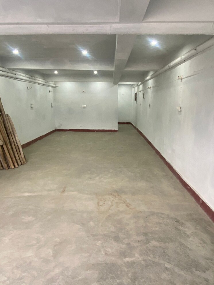 Room, bairiya Commercial Showroom 3300 Sq.Ft. In Bairiya Muzaffarpur 9054268