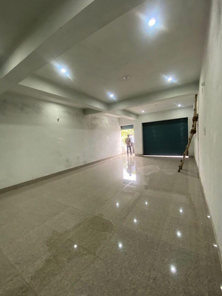 Room, bairiya Commercial Showroom 3300 Sq.Ft. In Bairiya Muzaffarpur 9054268