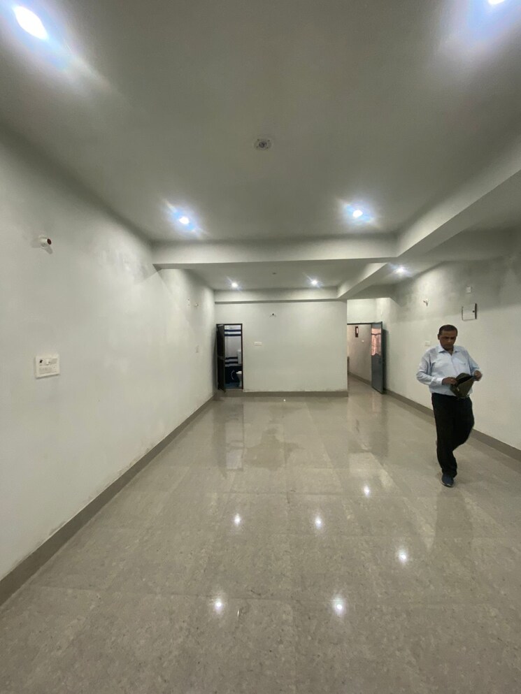 Room, bairiya Commercial Showroom 3300 Sq.Ft. In Bairiya Muzaffarpur 9054268