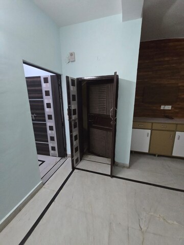Room in 2 BHK Builder Floor at Rohini – for Rent
