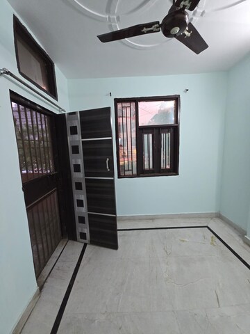 Room in 2 BHK Builder Floor at Rohini – for Rent
