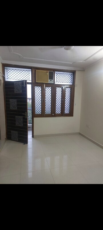 Room in 1 BHK Apartment at Aadharshila Apartment, Sarita Vihar – for Rent