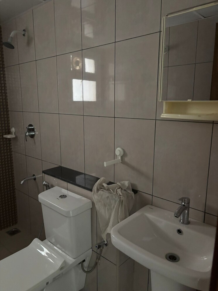 Bathroom, prestige-finsbury-park-regent 3 Bedroom 1431 Sq.Ft. Apartment In Bagaluru Bangalore 9054286