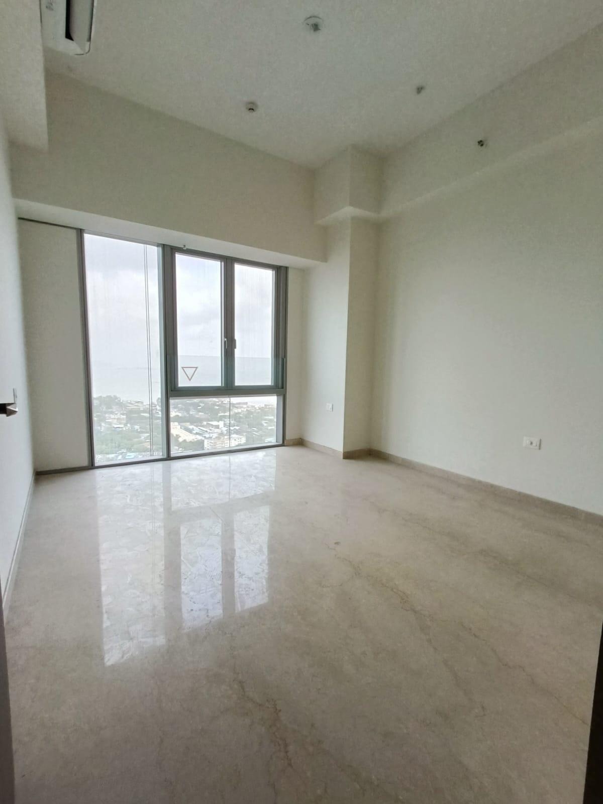 3 BHK + Servant Room Apartment For Rent in Lodha The Park