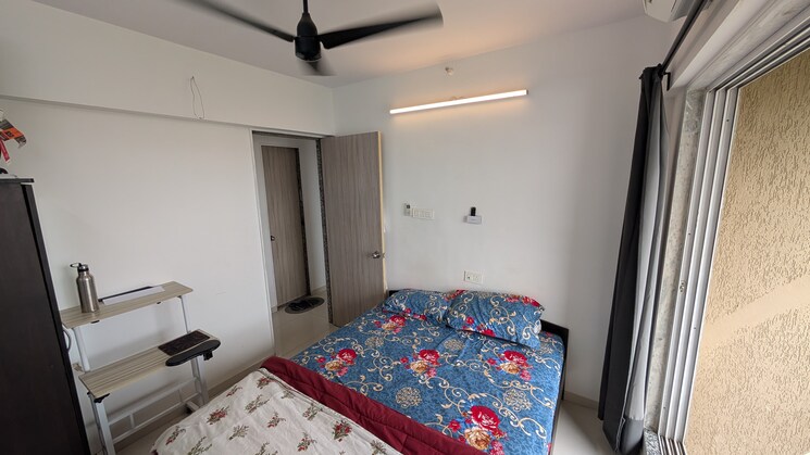 Room, mira road east Pg For Boys & Girls In Mira Road East 9054359