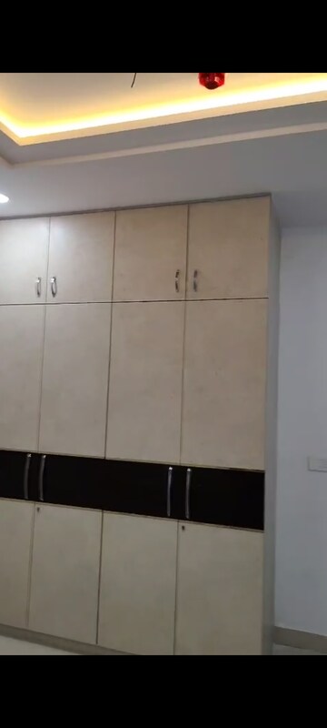Furnished Amenities in 4 BHK Apartment at Rishita Manhattan, Gomti Nagar – for Rent