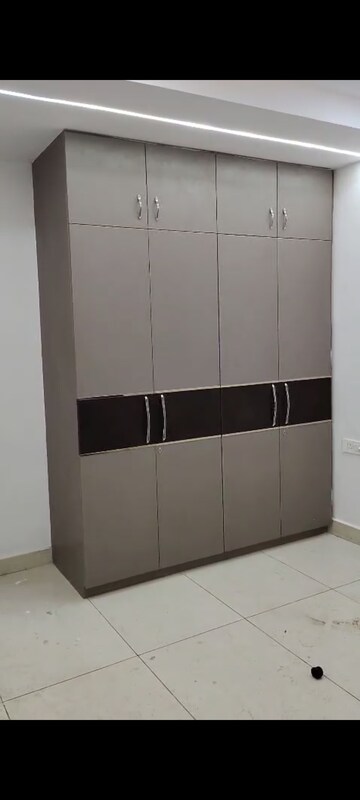 Furnished Amenities in 4 BHK Apartment at Rishita Manhattan, Gomti Nagar – for Rent
