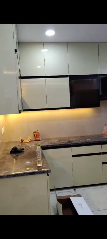 Furnished Amenities in 4 BHK Apartment at Rishita Manhattan, Gomti Nagar – for Rent