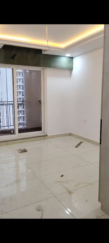 Room in 4 BHK Apartment at Rishita Manhattan, Gomti Nagar – for Rent
