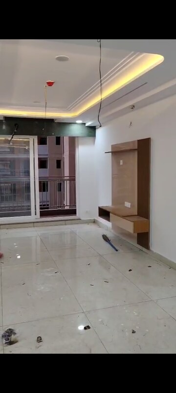 Room in 4 BHK Apartment at Rishita Manhattan, Gomti Nagar – for Rent