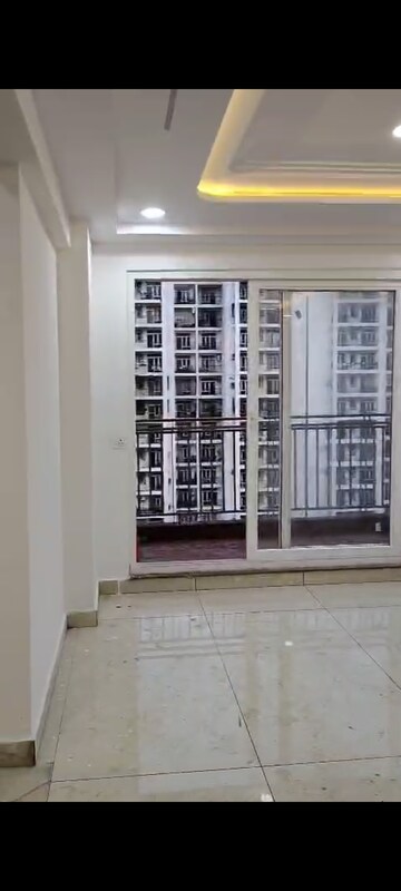 Room in 4 BHK Apartment at Rishita Manhattan, Gomti Nagar – for Rent