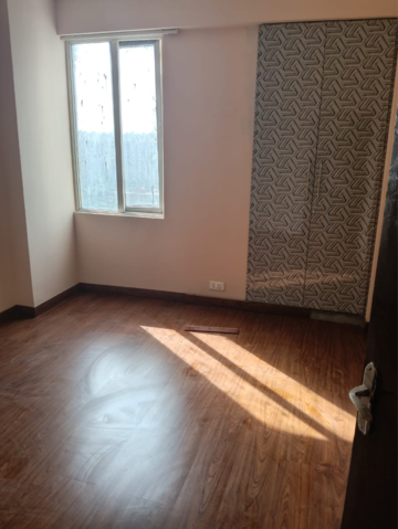 Room in 2.5 BHK Apartment at Amrapali Dream Valley, Amrapali Dream Valley – for Sale
