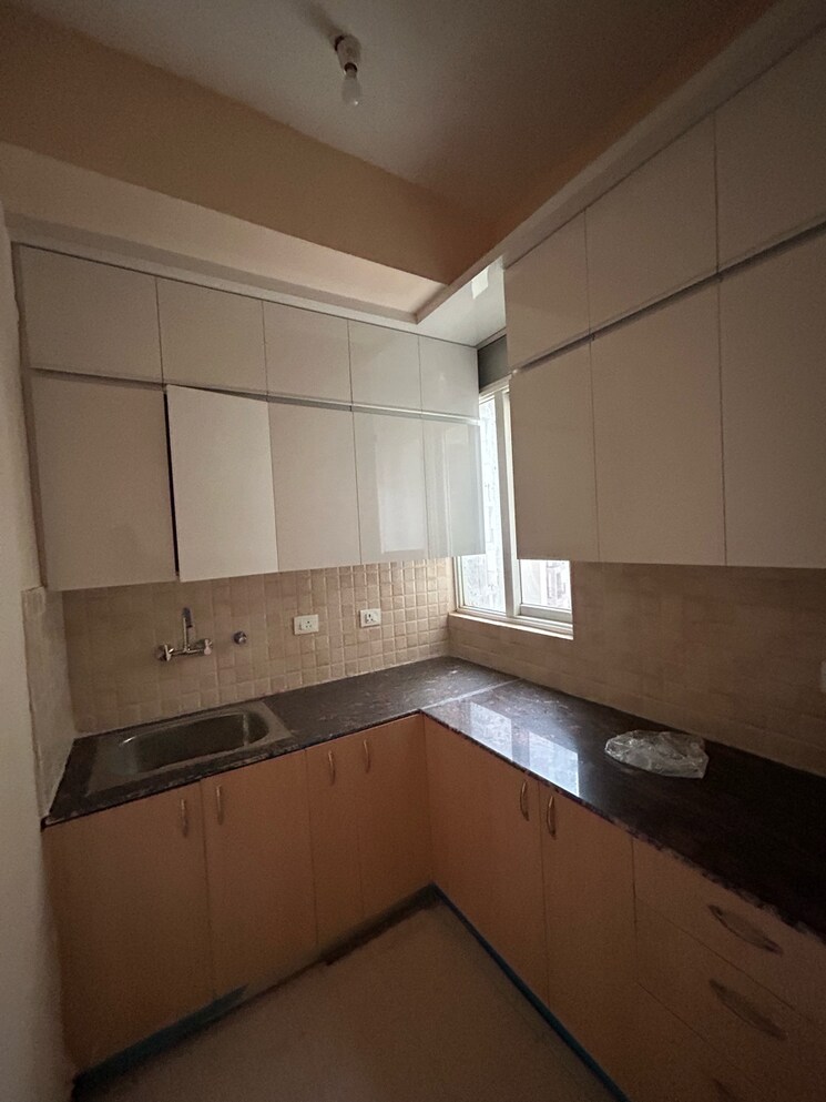 Kitchen, amrapali-dream-valley 2.5 Bedroom 920 Sq.Ft. Apartment In Amrapali Dream Valley Greater Noida 9054407