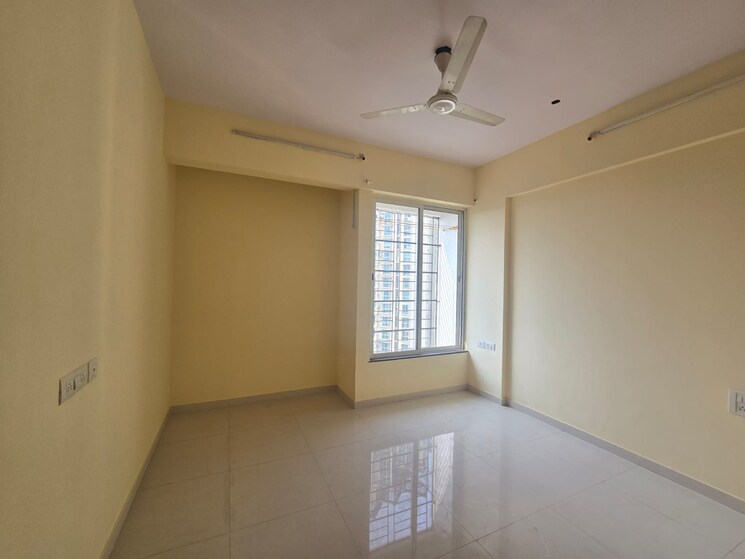 Room, sheth-fiona 1 Bedroom 425 Sq.Ft. Apartment In Pokhran Road No Two Thane 9054446