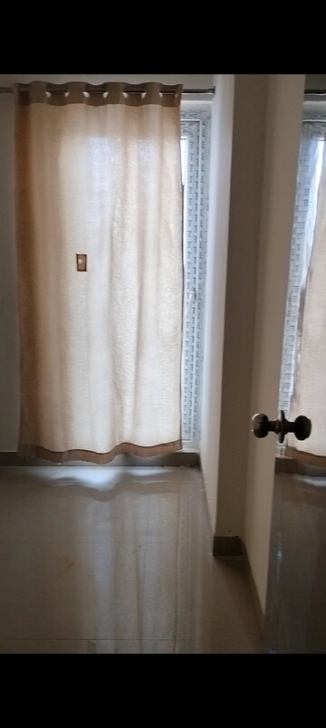 Bedroom in 2.5 BHK Apartment at Antriksh Golf Link, Sector 1 Greater Noida – for Rent