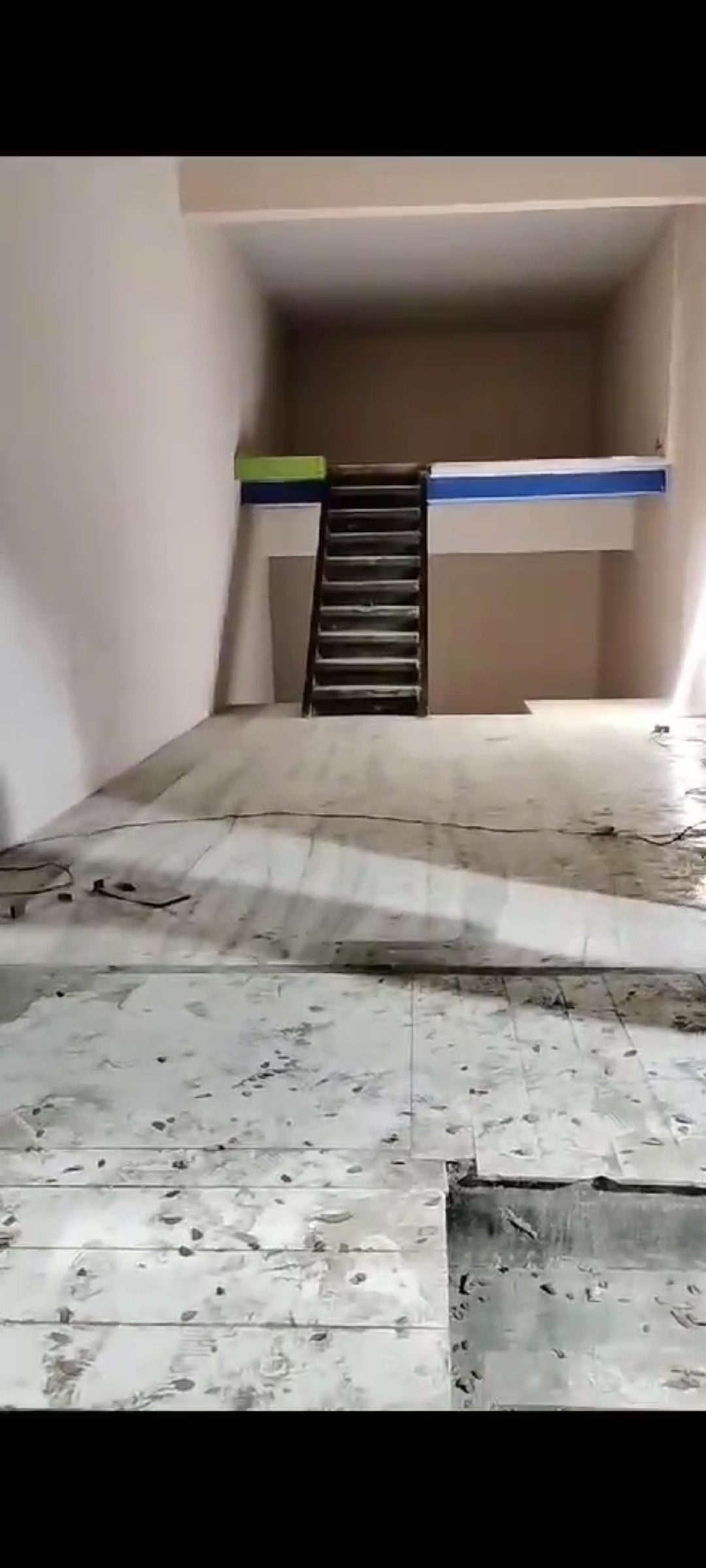 Showroom For Rent in Khar West