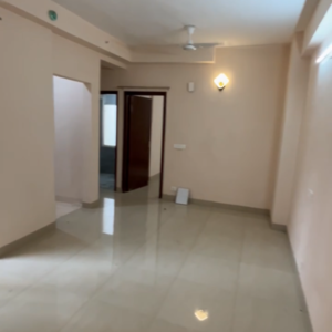 Room in 2.5 BHK Apartment at Amrapali Dream Valley, Amrapali Dream Valley – for Sale
