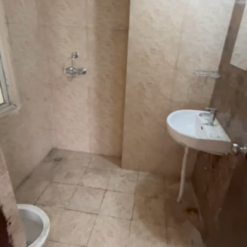 Bathroom in 2.5 BHK Apartment at Amrapali Dream Valley, Amrapali Dream Valley – for Sale