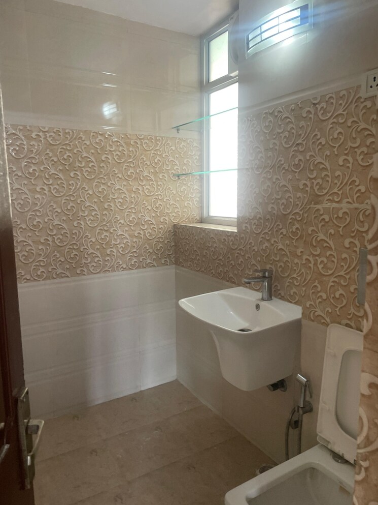 Bathroom, sector 21c 3 Bedroom 1600 Sq.Ft. Apartment In Sector 21c Faridabad 9054487