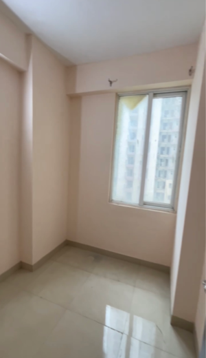 Room in 2.5 BHK Apartment at Amrapali Dream Valley, Amrapali Dream Valley – for Sale