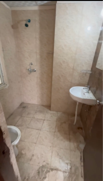 Bathroom in 2.5 BHK Apartment at Amrapali Dream Valley, Amrapali Dream Valley – for Sale