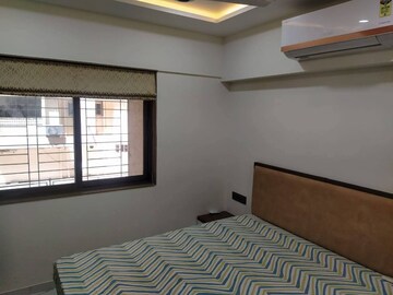 Bedroom in 2 BHK Apartment at Andheri West – for Rent