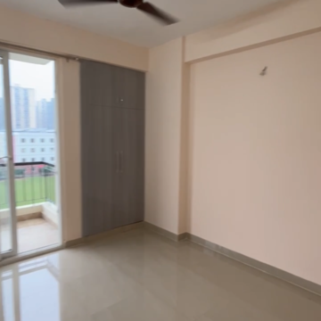 Room in 3 BHK Apartment at Amrapali Dream Valley, Amrapali Dream Valley – for Sale
