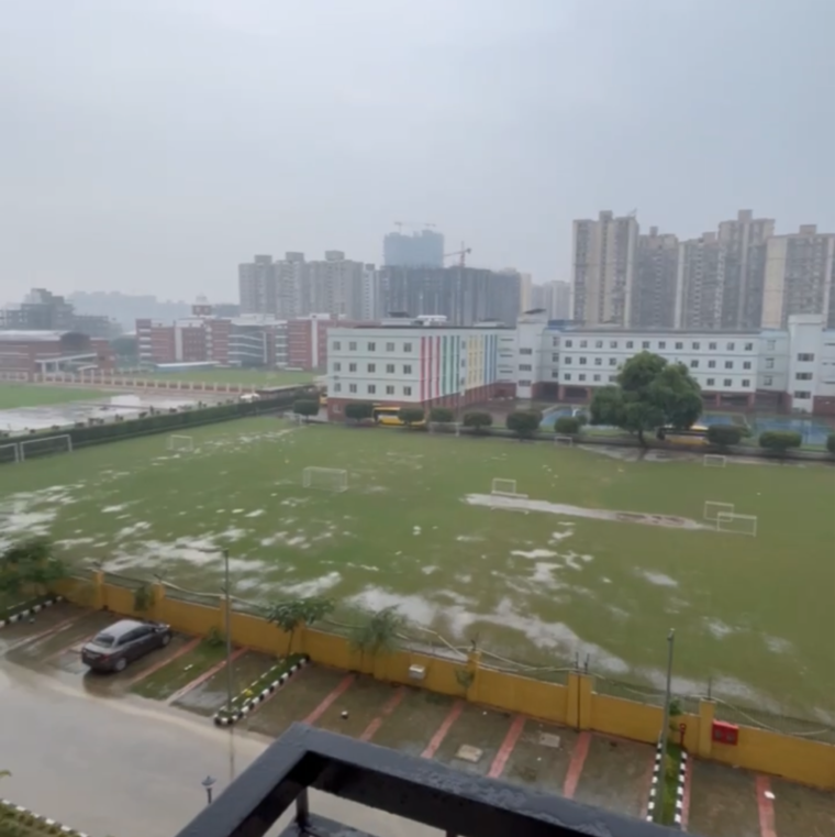 Swimming Pool, amrapali-dream-valley 3 Bedroom 1045 Sq.Ft. Apartment In Amrapali Dream Valley Greater Noida 9054556