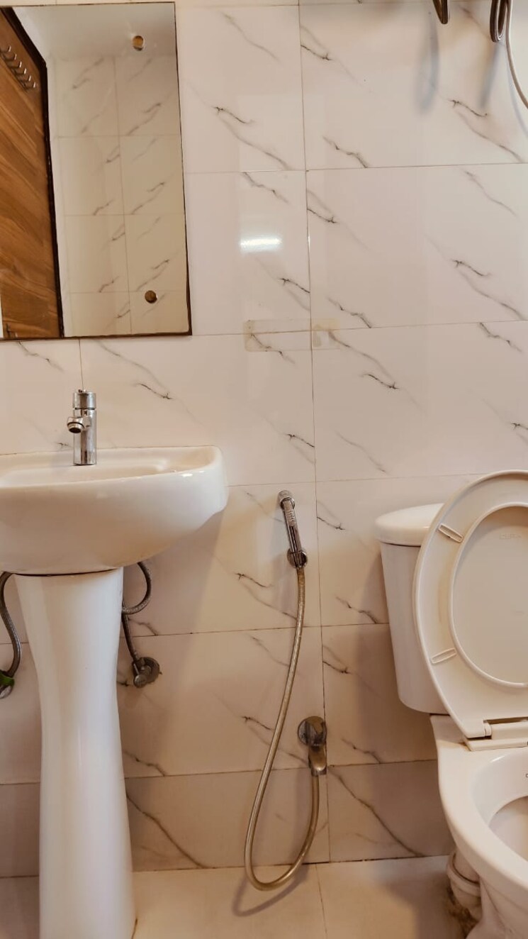 Bathroom, pareena-laxmi-apartments 2 Bedroom 453 Sq.Ft. Apartment In Sector 99 Gurgaon 9054581