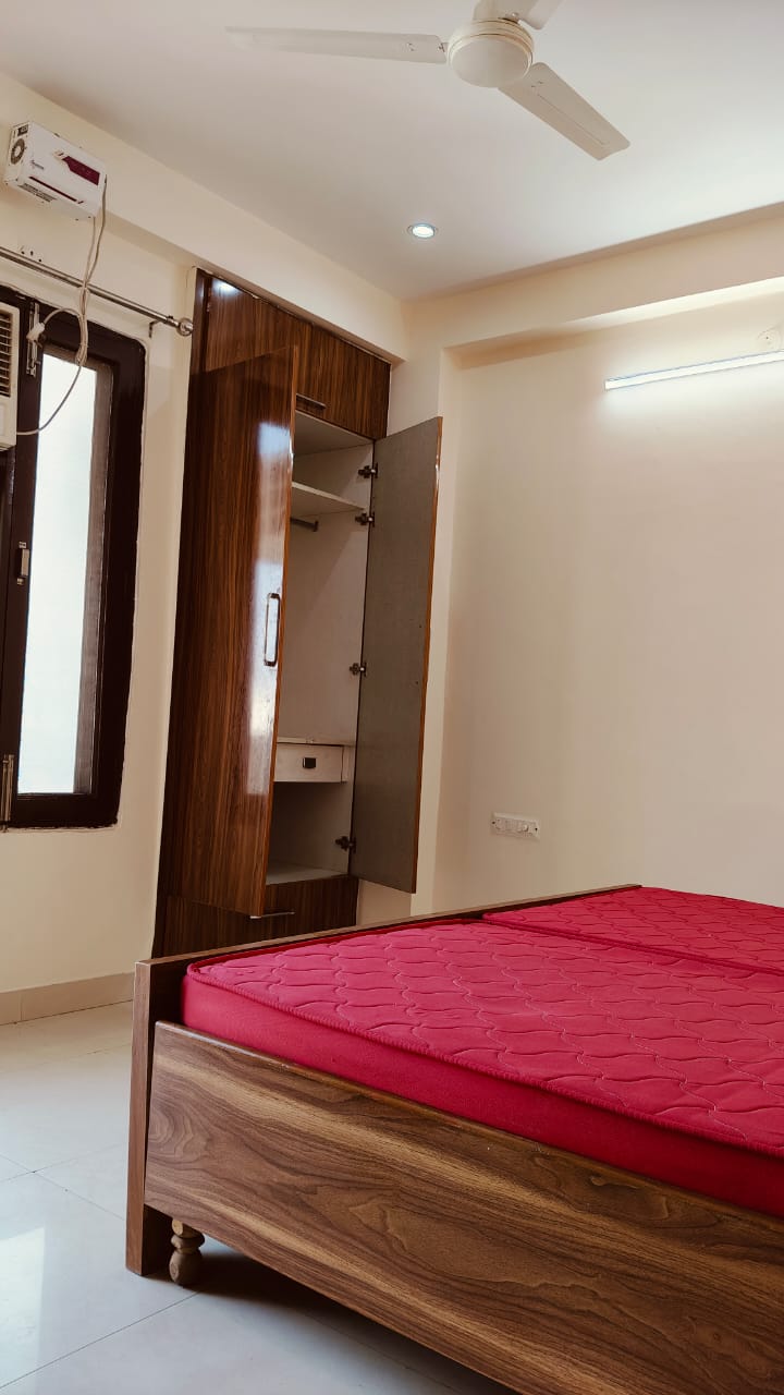 2 BHK + Servant Room Apartment For Sale in Pareena Laxmi Apartments