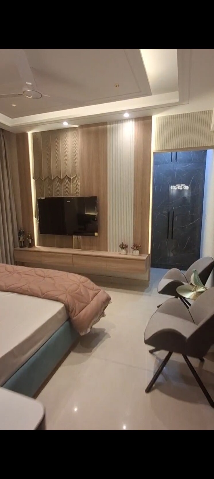 Room, kharar road 4 Bedroom 2525 Sq.Ft. Apartment In Kharar Road Mohali 9054594